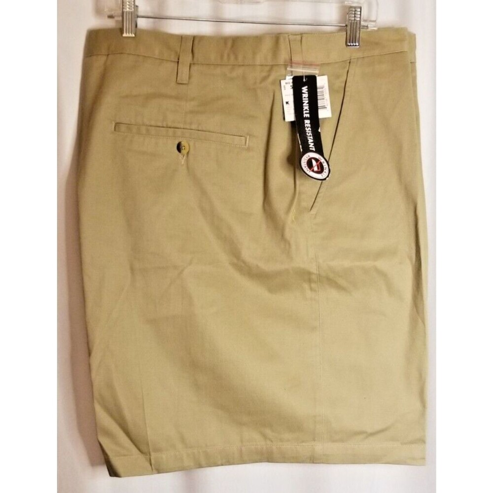 Men's Walking Shorts Wrinkle Resistant Khaki Color Pockets NEW TAGS Size 50